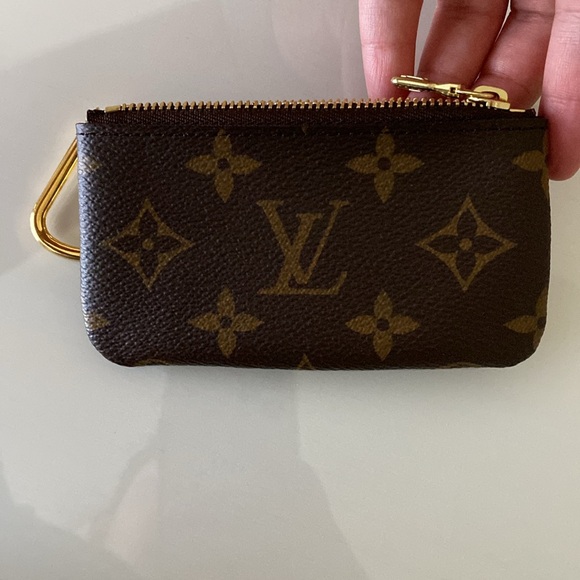 Louis Vuitton Key Pouch in Monogram print - Picture 7 of 9